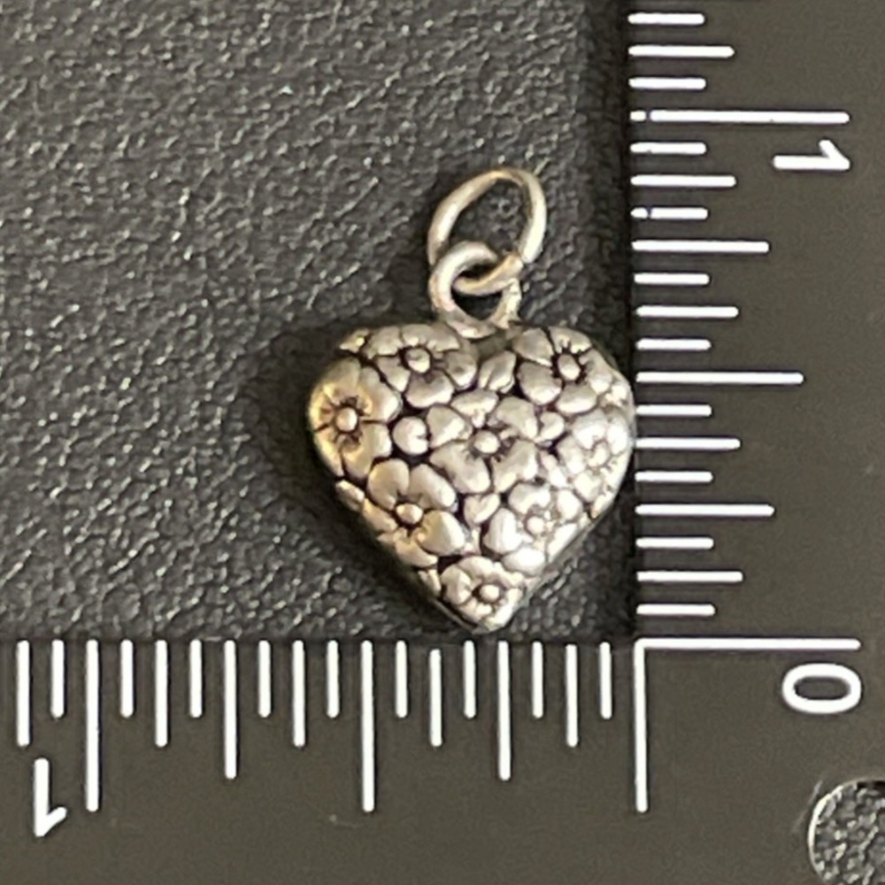 Vintage Heart Charm Pendant Floral Silver Tone Dimensional Valentine Jewelry - Picture 5 of 6